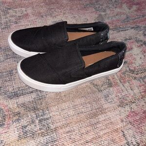 TOMS Devon black canvas sneakers size 5.5